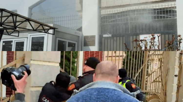 VIDEO 18+ Pară și fum! Un bărbat a aruncat un obiect peste poarta Ambasadei Rusiei de la Chișinău