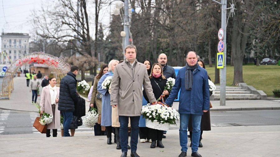Conducerea Primăriei Chișinău a depus flori în semn de comemorare a celor căzuți în urma conflictului armat din 1992