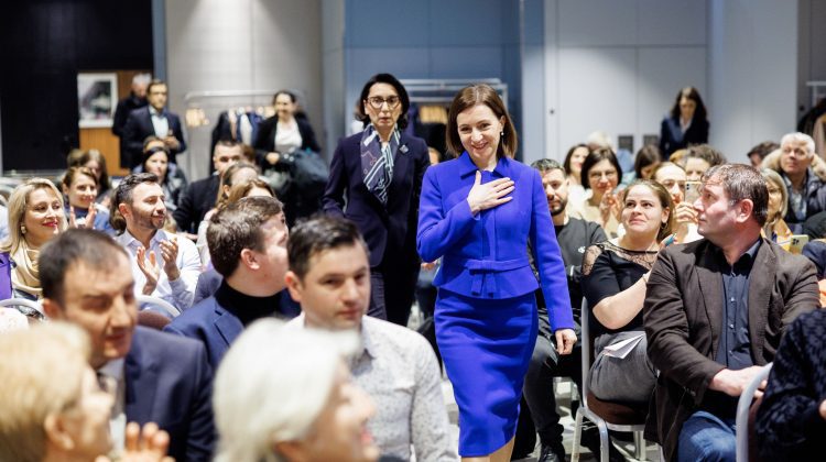 Președinta Maia Sandu la întâlnirea cu moldovenii stabiliți în Franța: „Ei sunt adevărați ambasadori ai țării”