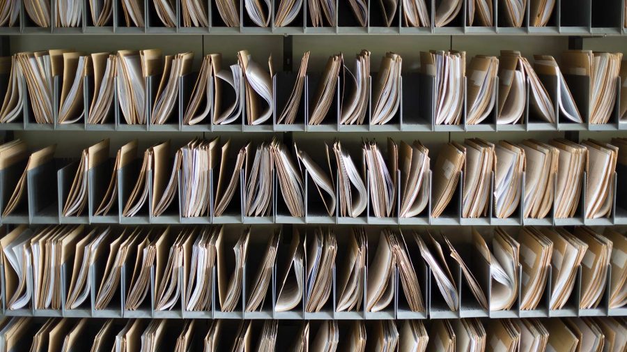 DOC În plină digitalizare, Cadastrul va cumpăra vopsea pentru ștampile, hârtie și radiere de 1,7 milioane de lei