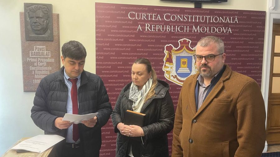 VIDEO Membrii MAN, la Curtea Constituțională. Au solicitat evaluarea constituționalității Legii 256 „Restart”