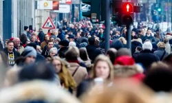 STUDIU Câți ani de viață ne poate oferi o singură oră de mers pe jos? „Discutați la plimbare, nu la cafea”