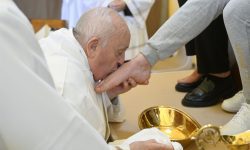 Papa Francisc a spălat picioarele a 12 femei deținute într-o închisoare din Roma