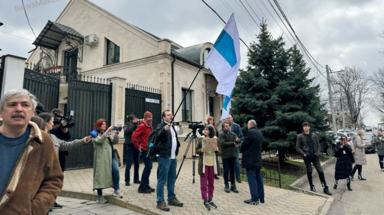 VIDEO Protestul „Amiaza împotriva lui Putin”, și la Chișinău: Vreau să arăt că sunt împotriva lui Putin, a războiului