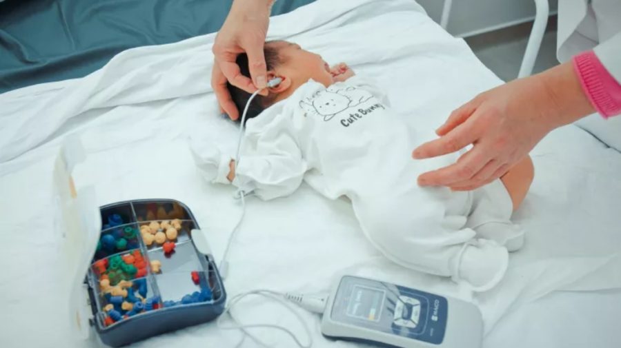 De la începutul anului, 2 nou-născuți în Moldova au fost diagnosticați cu surditate din peste 1.400 examinați