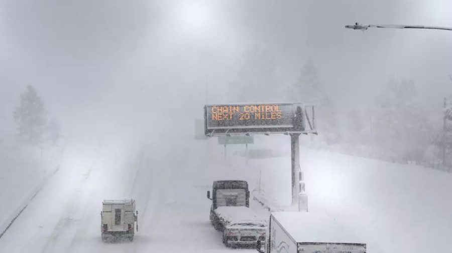 Fenomene extreme în SUA: Furtuni de zăpadă în California și Nevada, cu vânt cu viteze de peste 300 km/h