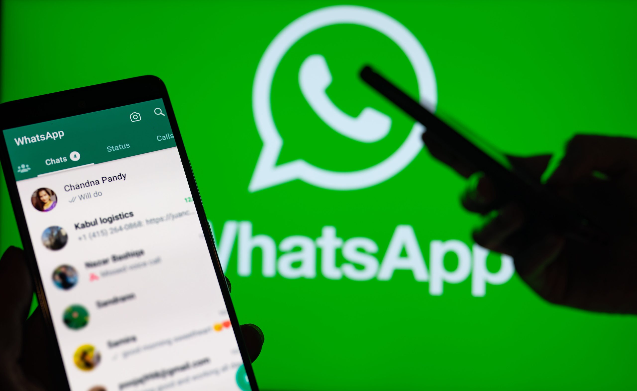 Atenție la mesajele primite pe WhatsApp! O nouă escrocherie se răspândește în Europa