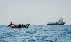 O ambarcațiune cu migranți s-a scufundat în largul coastelor grecești: o persoană a murit, 25 au fost salvate