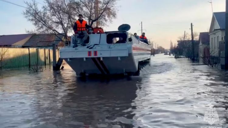 Peste 10.000 de clădiri rezidențiale au fost inundate în Rusia