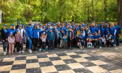 Echipa Moldindconbank a plantat arbuști și flori în parcul Valea Morilor, la acțiunea „Jurnal TVerde”