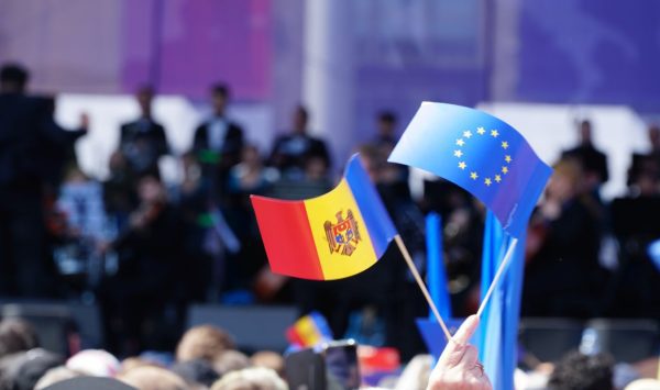 Politico: Pe 25 iunie ar putea demara negocierile formale de aderare a Moldovei la UE