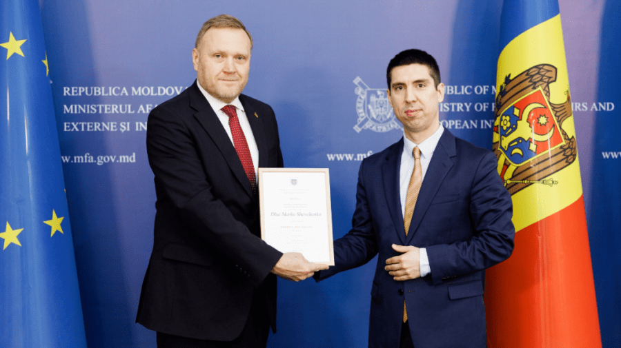 Ambasadorul Ucrainei în R. Moldova, Marco Șevcenco, aflat la final de mandat, decorat cu medalia „Meritul diplomatic”