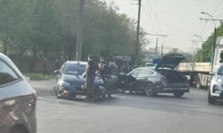 FOTO, VIDEO Accident matinal pe o stradă din Chișinău. Unul dintre șoferi și-a recunoscut vina