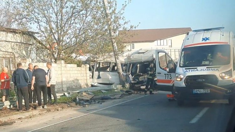 VIDEO Accident grav la Măgdăcești: Mai multe persoane sunt rănite