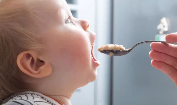Nestle adaugă zahăr în laptele pentru bebeluși vândut în țările sărace. Cu cât a crescut rata de obezitate?