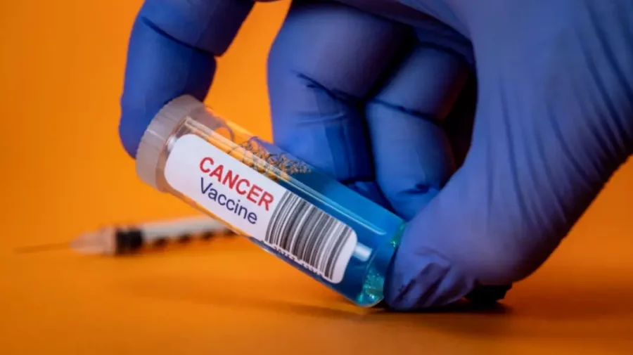 Povestea bărbatului care a făcut primul vaccin personalizat împotriva cancerului din lume. Este singura lui speranță
