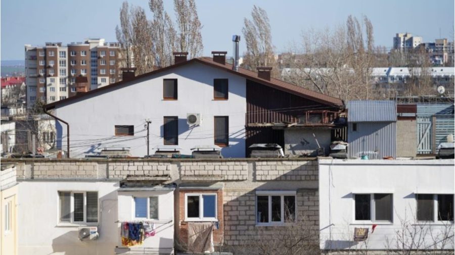 Cine se face vinovat de casa construită pe un bloc din Chișinău? Pretura sectorului Centru a venit cu precizări