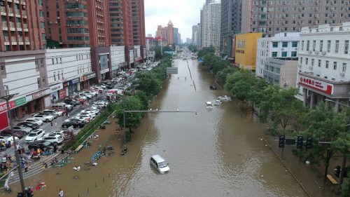 Potop în sudul Chinei. Zeci de mii de oameni au fost evacuați de urgență