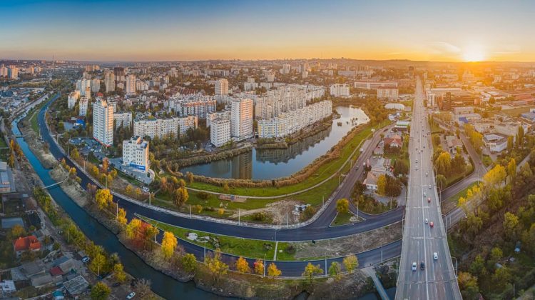 Un SONDAJ municipal privind identificarea necesităților tinerilor va fi lansat de Primăria Chișinău