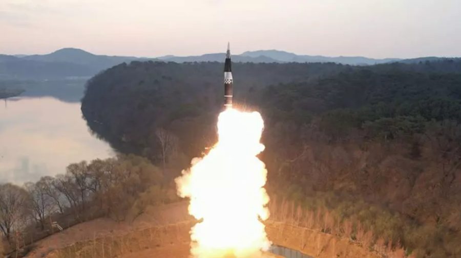 Coreea de Nord a testat un focos „de foarte mari dimensiuni” și un nou tip de rachetă antiaeriană