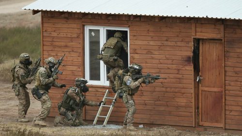 Casele de vacanţă ale unor politicieni ruşi închiriate pentru exerciţii NATO