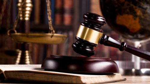 Doi angajați vamali, trimiși în judecată pentru un prejudiciu de peste 1,5 milioane de lei