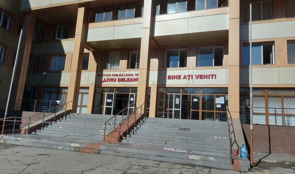 VIDEO Un nou incendiu la Liceul Teoretic „Liviu Deleanu”. Toți elevii au fost evacuați de urgență