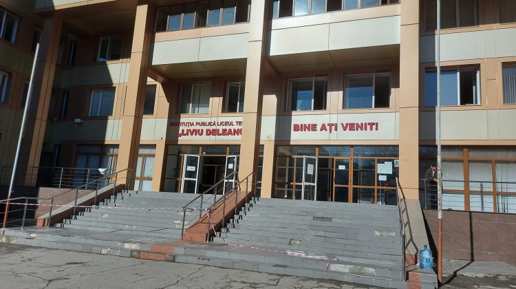 VIDEO Un nou incendiu la Liceul Teoretic „Liviu Deleanu”. Toți elevii au fost evacuați de urgență