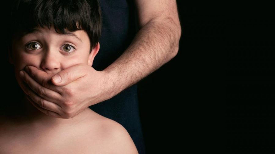 Pedofilii condamnați ar putea fi decăzuți din drepturile părintești, în Marea Britanie