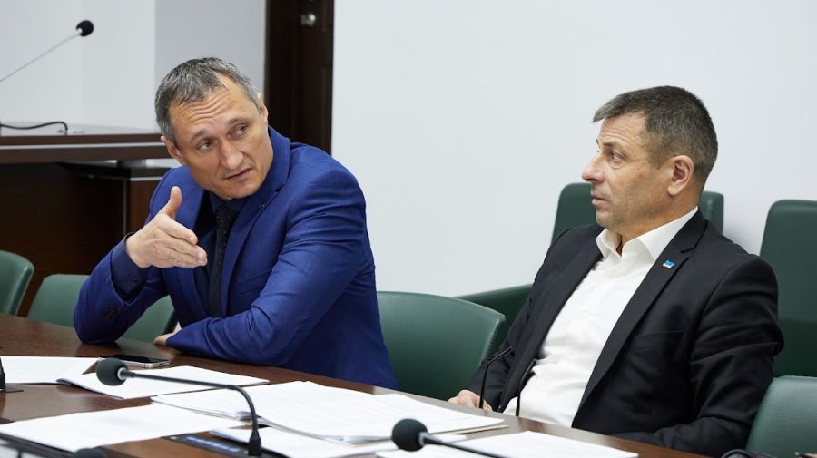 VIDEO Alexandr Tarnavschi, vicepreședintele Adunării Populare de la Comrat, demis de oamenii lui Șor