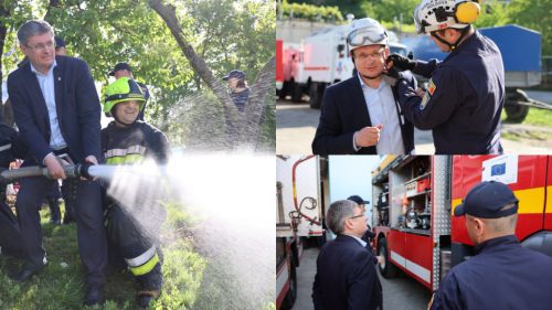 FOTO Igor Grosu visa să devină pompier când era mic? A testat furtunul și a inspectat mașinile salvatorilor