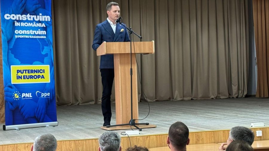 FOTO Adrian Dupu, alături de mai mulți lideri PNL, la Ialoveni. În raion va apărea organizația regională a partidului