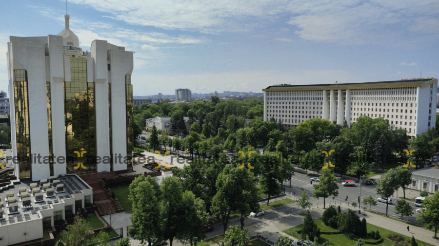 Președinția folosește o centrală fotovoltaică, pentru a economisi lumina. Apa caldă și havuzurile – oprite