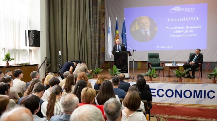Traian Băsescu către cetățenii Republicii Moldova: Nu trebuie să ratați ocazia de integrare europeană
