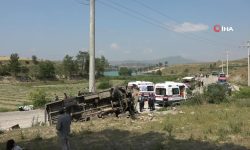 FOTO Microbuze turistice s-au ciocnit în Turcia. Cel puțin 15 persoane au fost rănite