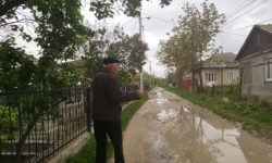 VIDEO O stradă din orașul Florești nu a fost reparată de 40 ani. Locuitorii sunt nemulțumiți de situație