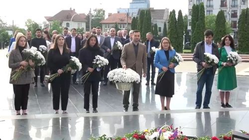 VIDEO Conducerea Primăriei Chișinău a depus flori la Memorialul „Eternitate”