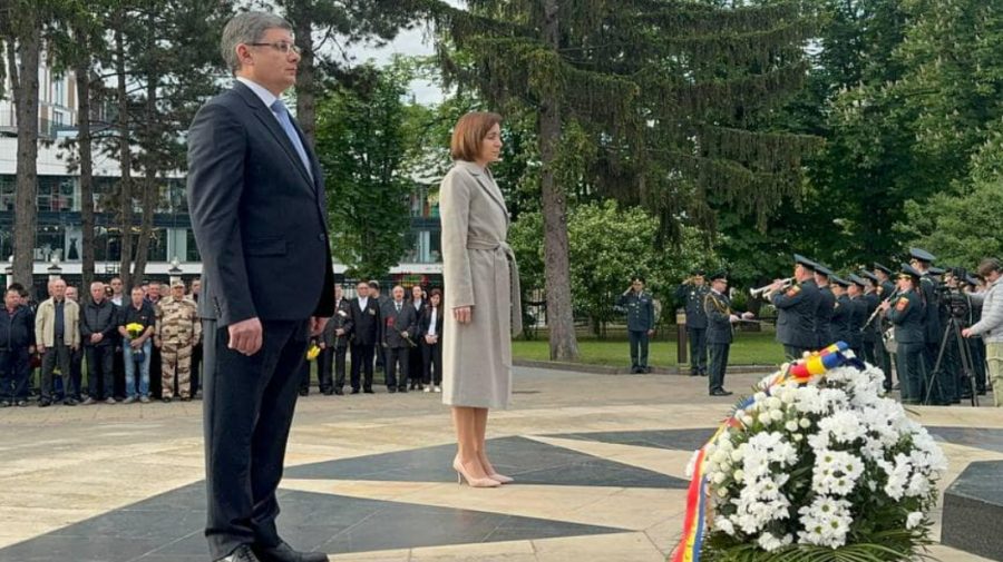 VIDEO De Ziua Victoriei, conducerea țării a depus flori la Complexul Memorial „Eternitate”