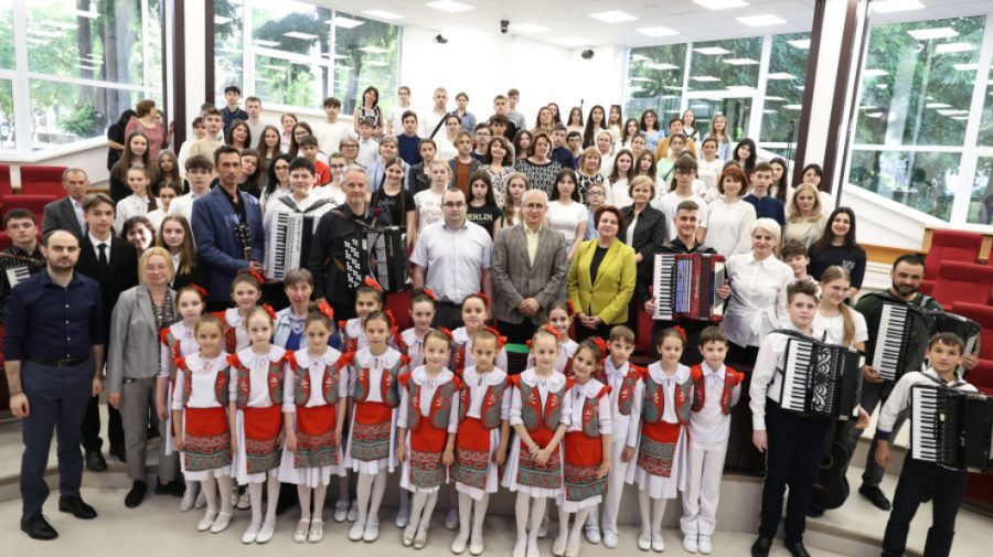 Peste 70 de elevi din toată țara au participat la Olimpiada Republicană la Științe