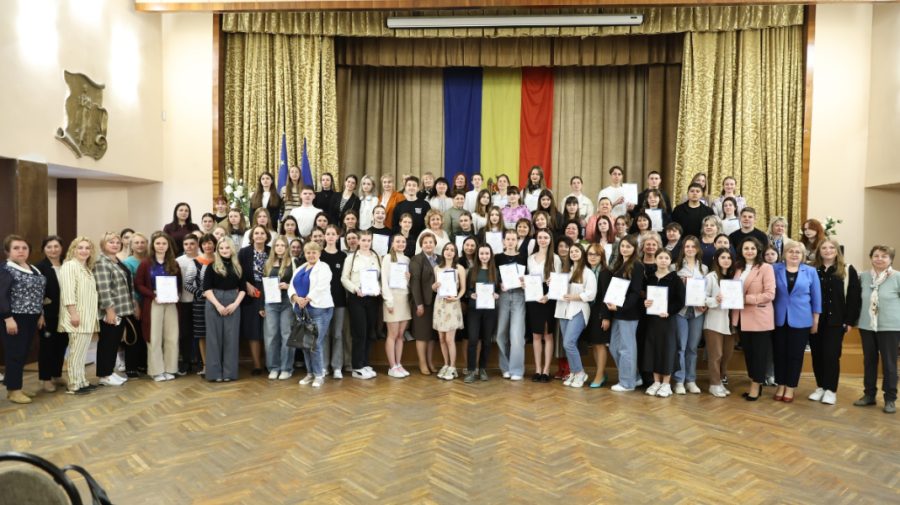 Mândrie! 38 de elevi din țară, premiați în cadrul Olimpiadei Republicane la Limba și literatura română