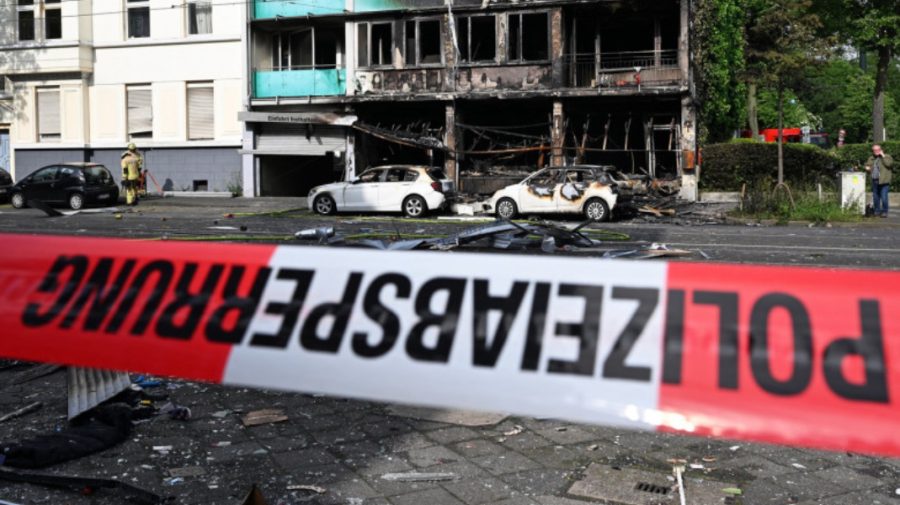 FOTO Explozie puternică într-un bloc de locuit din Germania. Sunt morți și răniți