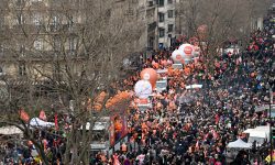 Proteste violente în Franța! Peste 150.000 de oameni au ieșit pe străzile celor mai importante orașe