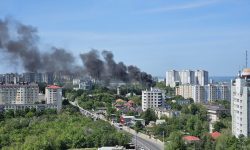 FOTO, VIDEO Fum dens în Capitală! Pompierii au intervenit pe teritoriul unei vinării din oraș