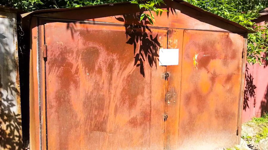 15 garaje de la Telecentru riscă să fie demolate. Proprietarii au primit notificări