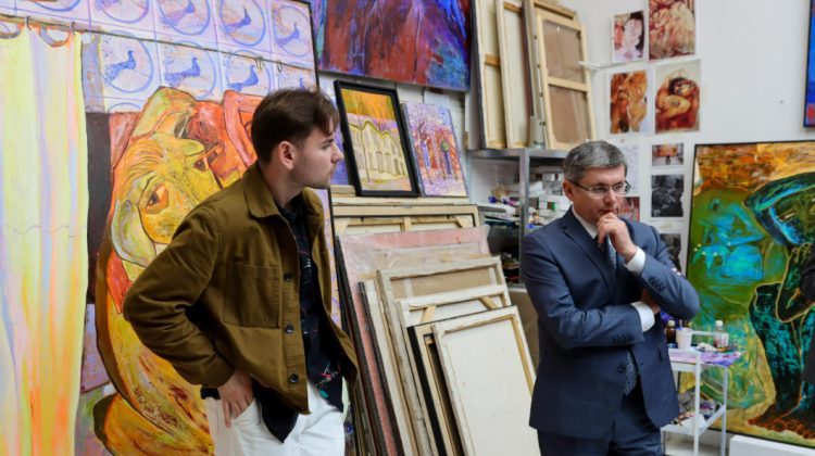 FOTO Igor Grosu, în vizită la atelierul de creație de la Paris al unui pictor moldovean: Multă emoție și culoare