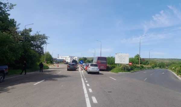 Moldovenii pleacă la Iași? Trafic intensiv la Leușeni-Albița