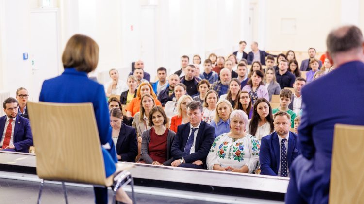 FOTO Maia Sandu a chemat la sfat diaspora din Frankfurt: „I-am îndemnat pe moldoveni să participe la referendum”