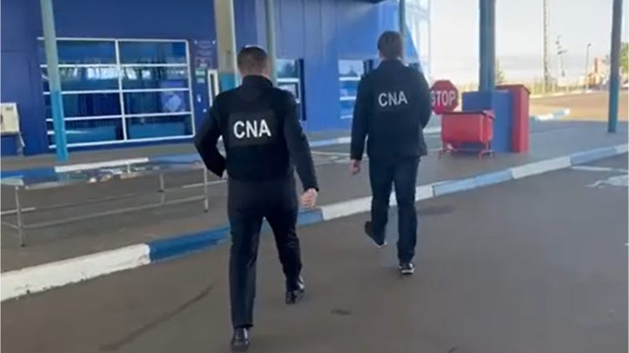 Percheziții în biroul unui vameș de la Postul Vamal Tudora. Este cercetat de CNA pentru corupere pasivă