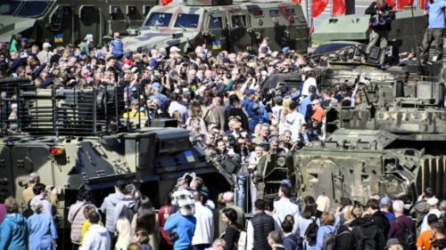 STOP CADRU Putin face paradă cu tancurile occidentale capturate în Ucraina: „Băieții noștri au obținut trofee”
