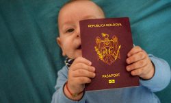Persoanele care s-au născut pe teritoriul Moldovei, dar au cetățenia altor state, pot cere recunoașterea cetățeniei moldovenești